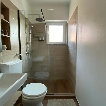 Jozephine Apartment *