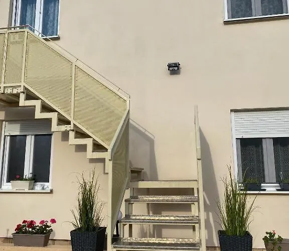 Jozephine Apartment *