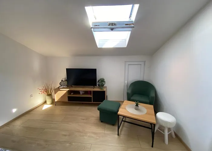 Jozephine Apartment *